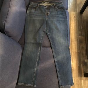 Old Navy women’s curvy profile mid rise jeans